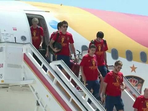 Spain back home for fiesta with Euro 2012 cup