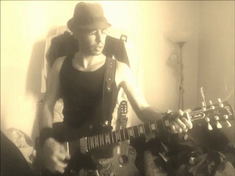 A la manière de : Biscuit and ball (The White Stripes) by Sam