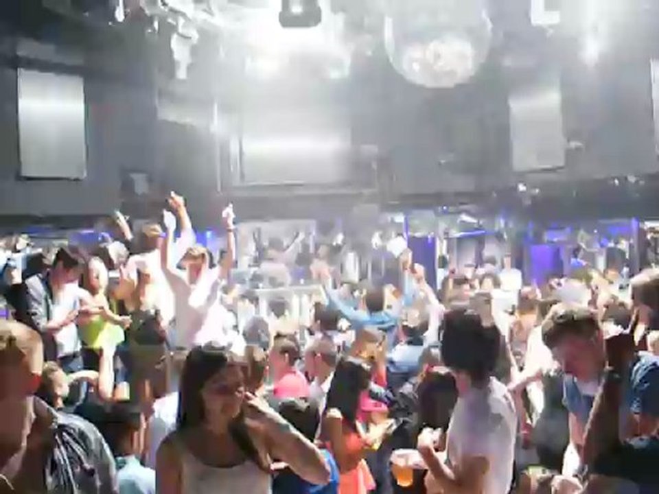 Etienne Ozborne ft Paula B. - Been A Long Time played @ Queen (Paris)