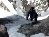 Alpiniste à deux doigts de la mort