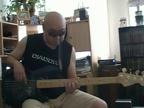 Stop loving you Toto mp4 basscover Bob Roha