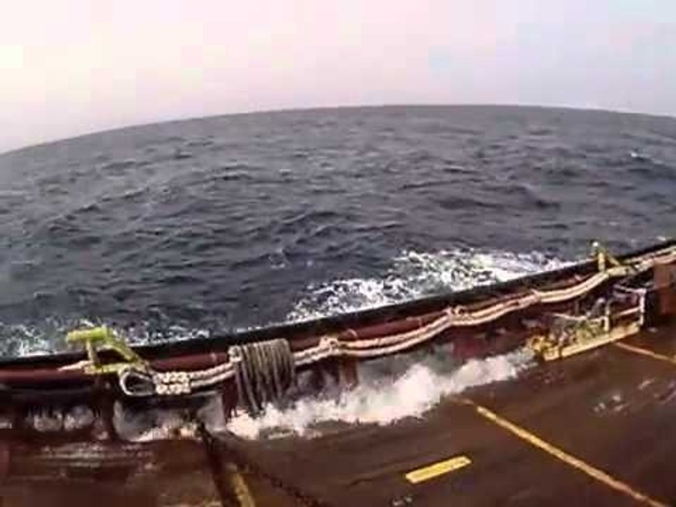 Marina Militare - Golfo di Aden, nave alla deriva interviene la fregata Scirocco (02.07.12)