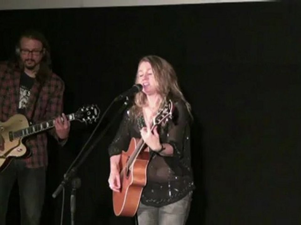 Ela Dębska śpiewa piosenki Leonarda Cohena-MALEŃKA NIE WOLNO SIĘ ŻEGNAĆ W TEN SPOSÓB