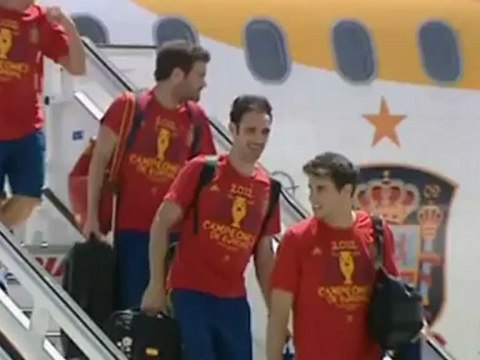 La selección llega a Barajas con la Copa de Europa