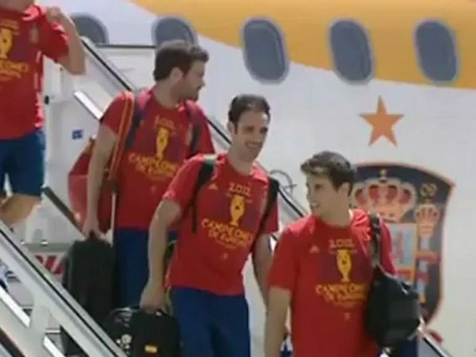 La selección llega a Barajas con la Copa de Europa