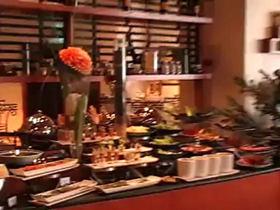 Hotel Kempinski Ajman Speisesaal Buffet Luxushotel Emirate Strandhotel Luxushotel