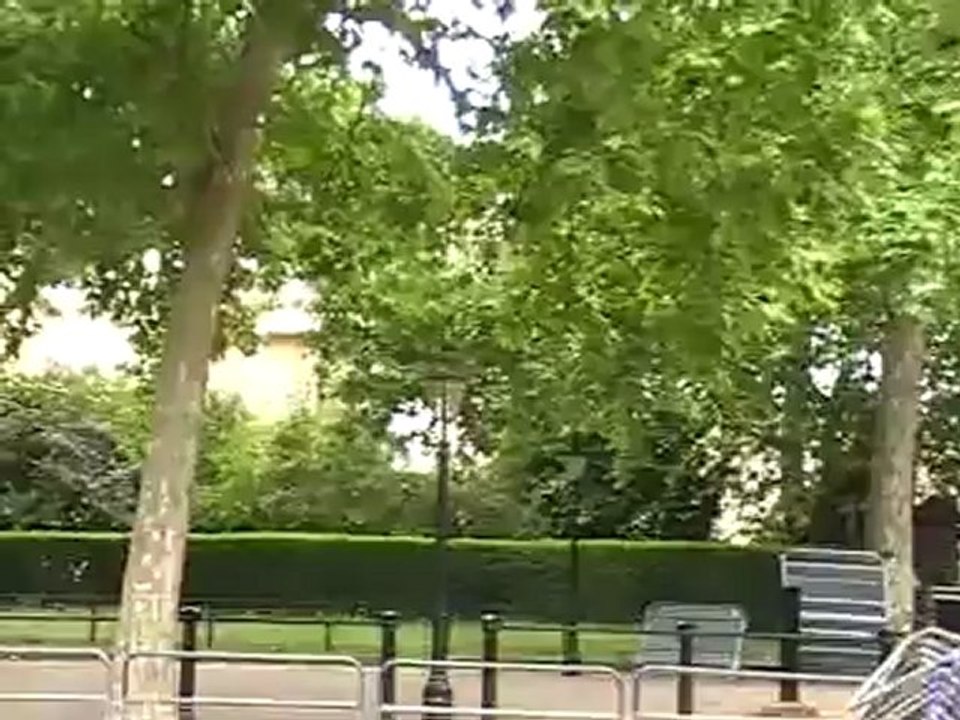 The Mall zu Backingham Palace St. James Palace und Clarence house in London