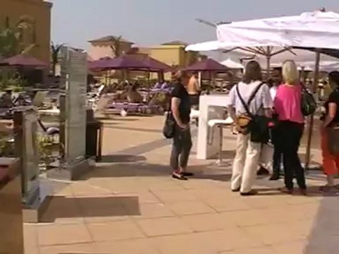 Mövenpick Jumeirah Hotel Pool Dubai nähe The Palm StrandhoLuxushotel 5 Sterne