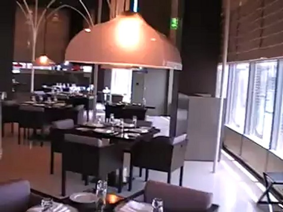 Armani Hotel Dubai Luxushotel Speisesaal Bar im Burj Khalifa Dubai www.VIP-Reisen.de