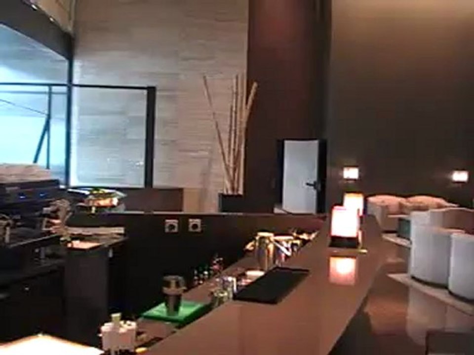 Armani Hotel Dubai Luxushotel Speisesaal Bar im Burj Khalifa Dubai www.VIP-Reisen.de
