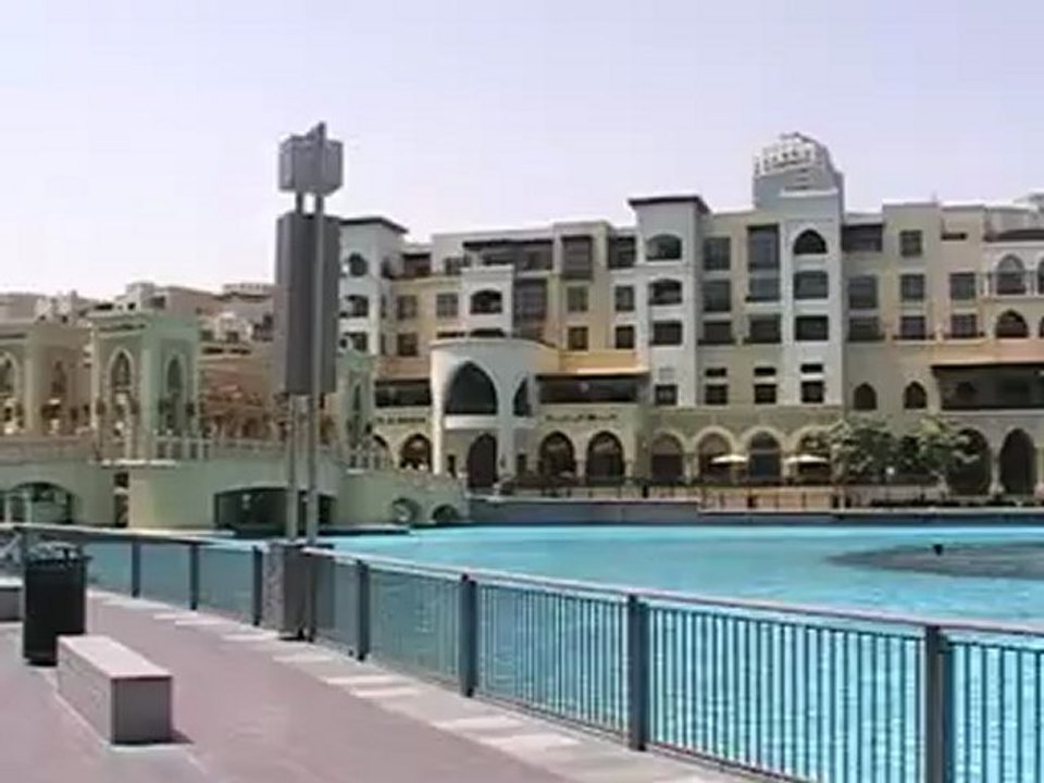 Burj Khalifa Dubai innen Weg zum Aufzug Wasser höchster Turm der Welt www.VIP-Reisen.de