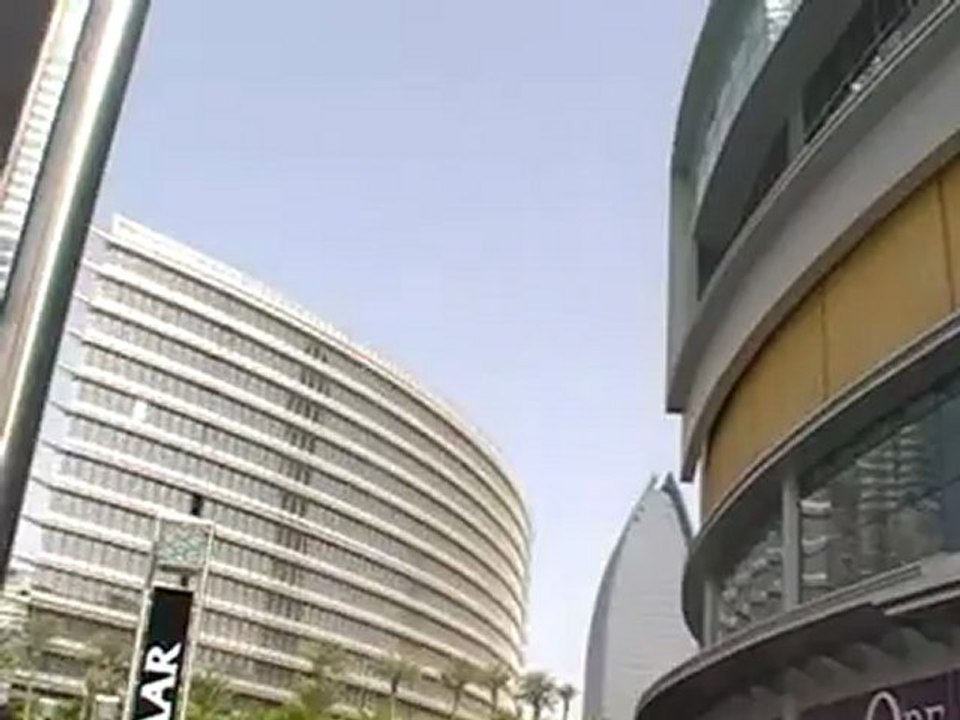 Burj Khalifa Dubai von aussen  höchster Turm der Welt www.VIP-Reisen.de