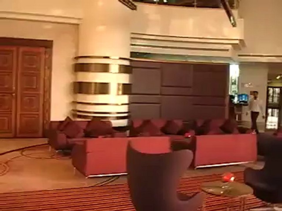 Abu Dhabi Hotel Radison Blu Rezeption Formel 1 Rennbahn www.Fella.de