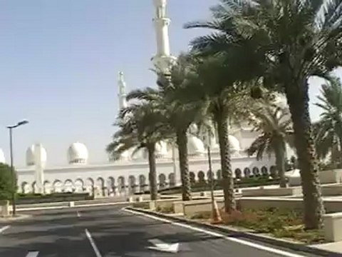 Abu Dhabi Sheikh Zayed Moschee vorne Sultan Al Nahyan Mosque
