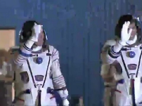 [ISS] Expedition 28 Members Say Farewell to Family Before Ingressing Spacecraft