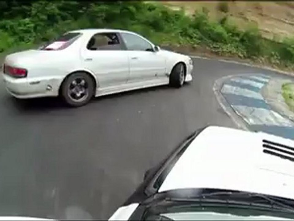 Drift sur le circuit Ebisu en sens-inverse