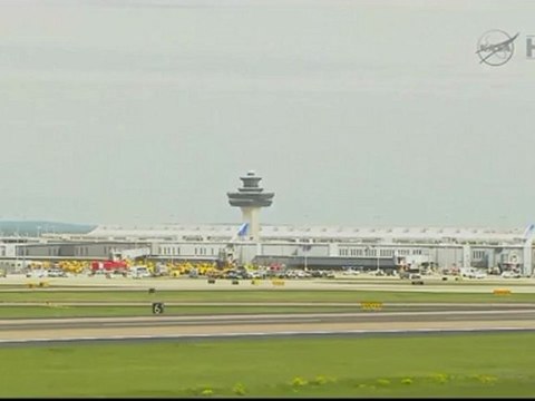 Shuttle Discovery Arrives At Washington D.C.