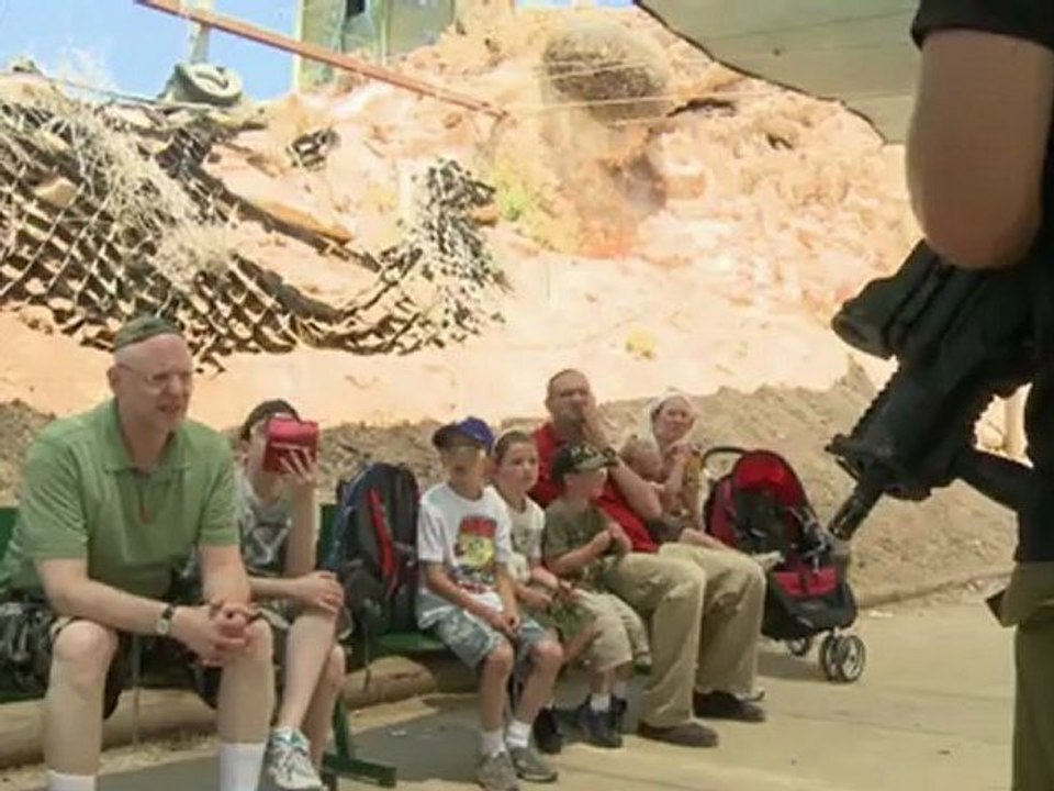 Des touristes juifs en quête de sensations s'exercent au tir