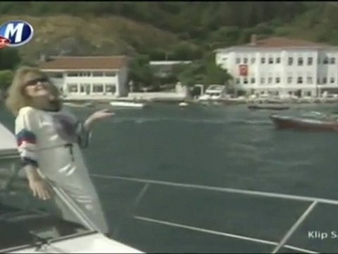 Nesrin Sipahi GÜNLERDİR İÇİME ÇÖKTÜ AYRILIK