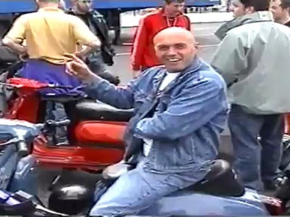 En Route to the ISLE OF WIGHT SCOOTER RALLY 2002 video Dailymotion
