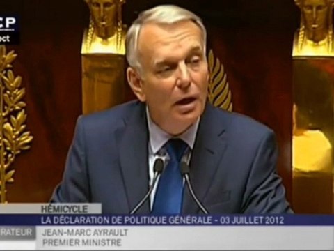 Ayrault multiplie les tacles au précédent gouvernement