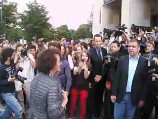 L'arrivée de l'actrice Claudia CARDINALE, ce 3 juillet 2012, à la présentation de mode de Giorgio Armani