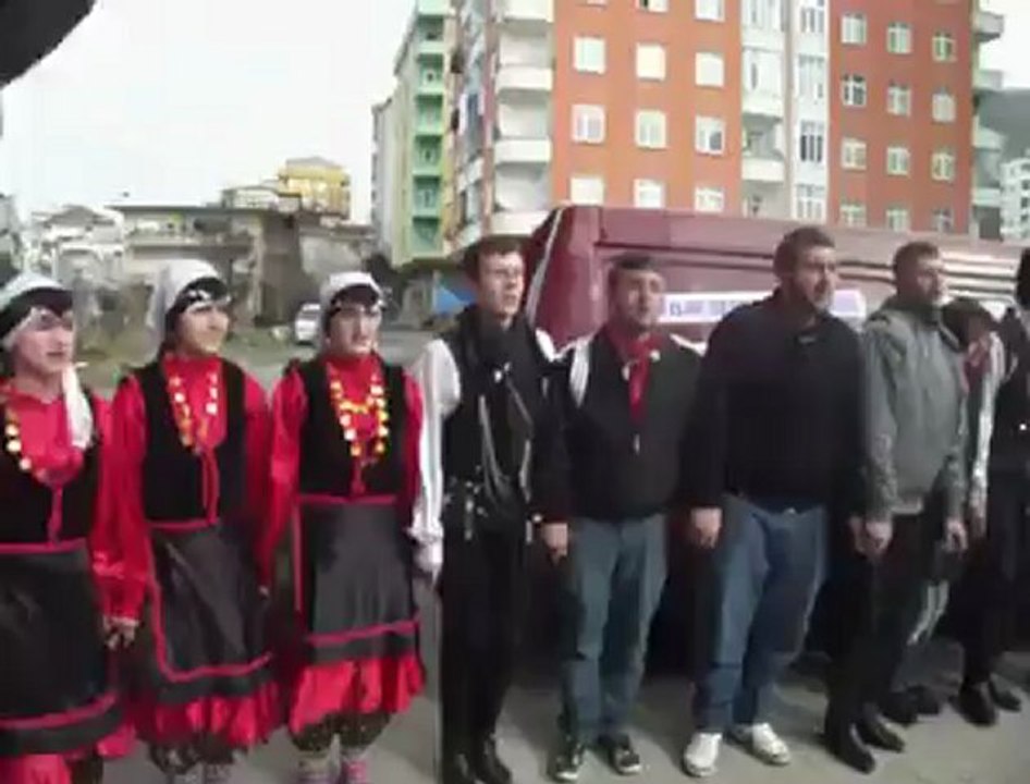FOLKLOR GUNU KAPİDE HORON ))