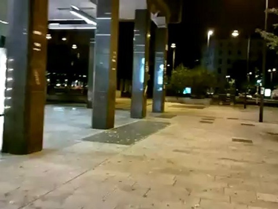 Videotest Nokia 808 PureView (per confronto con iPhone 4S di notte)