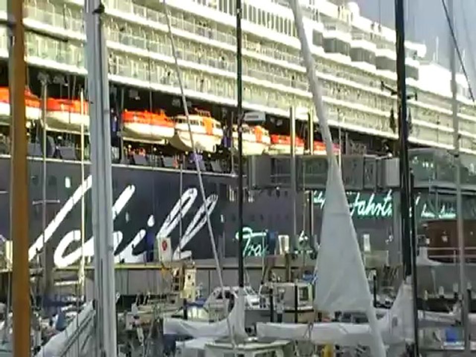 TUI Mein Schiff von TUI Cruises Kiel Hafen Hubert Fella Ostsee Kreuzfahrten