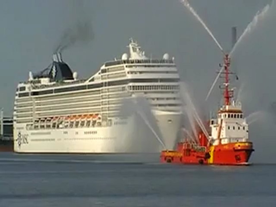 MSC Orchestra Kreuzfahrtschiff Kiel Hafen Film Hubert Fella MSC Kreuzfahrten