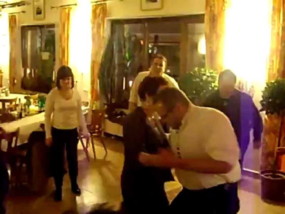 Kloster Kreuzberg Bruder Johannes Matthias beim Fox tanzen