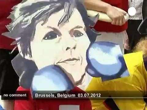 Green activists protest in front of the EU... - no comment