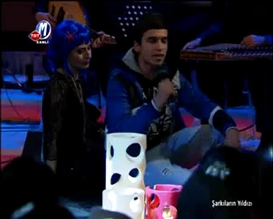 Yıldız Tilbe     "Bir alo de ( CANLI+-+şiir'li )"