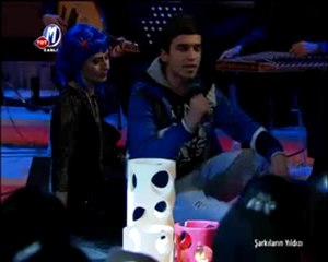 Yıldız Tilbe     "Bir alo de ( CANLI+-+şiir'li )"