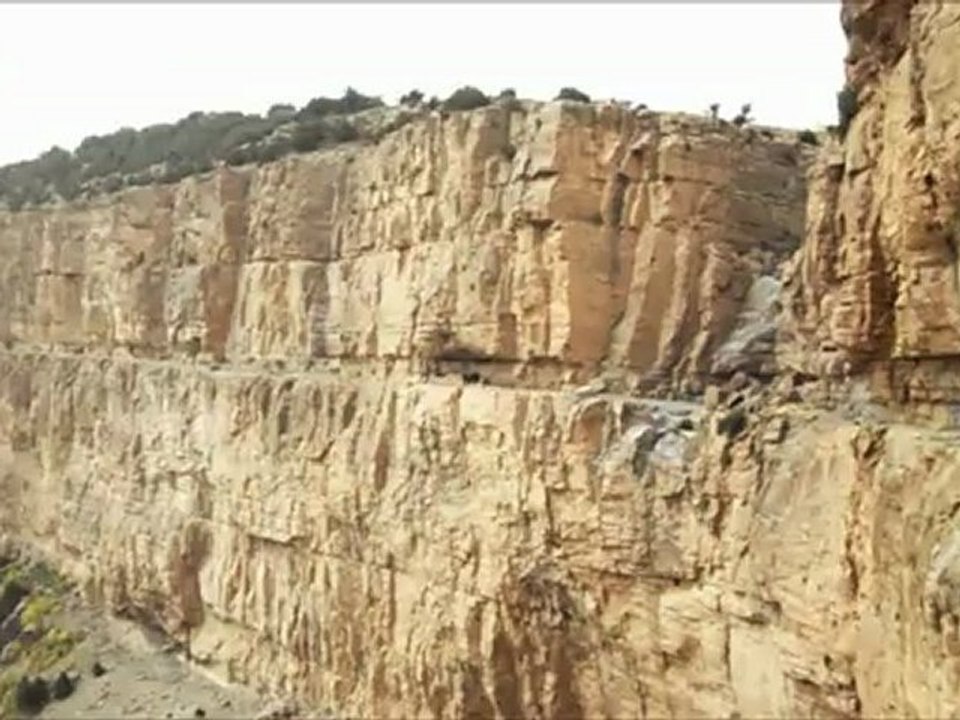 Aoujgal Morocco, Cliff Granaries of Aoujgal, Equitrekking Midle Atlas, 4x4, Trekking, Morocco