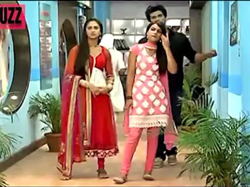 Virat CONFESSES his LOVE for Manvi in Ek Hazaaron Mein Meri Behna Hain 3rd July 2012