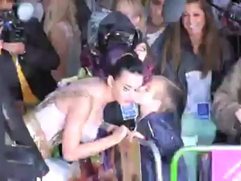 Katy Perry Kissed at Part of Me Premiere