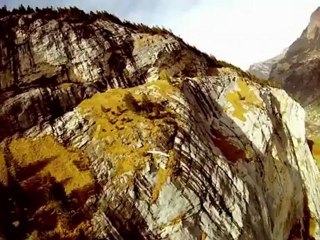 Потрясающий полет на вингсьюте