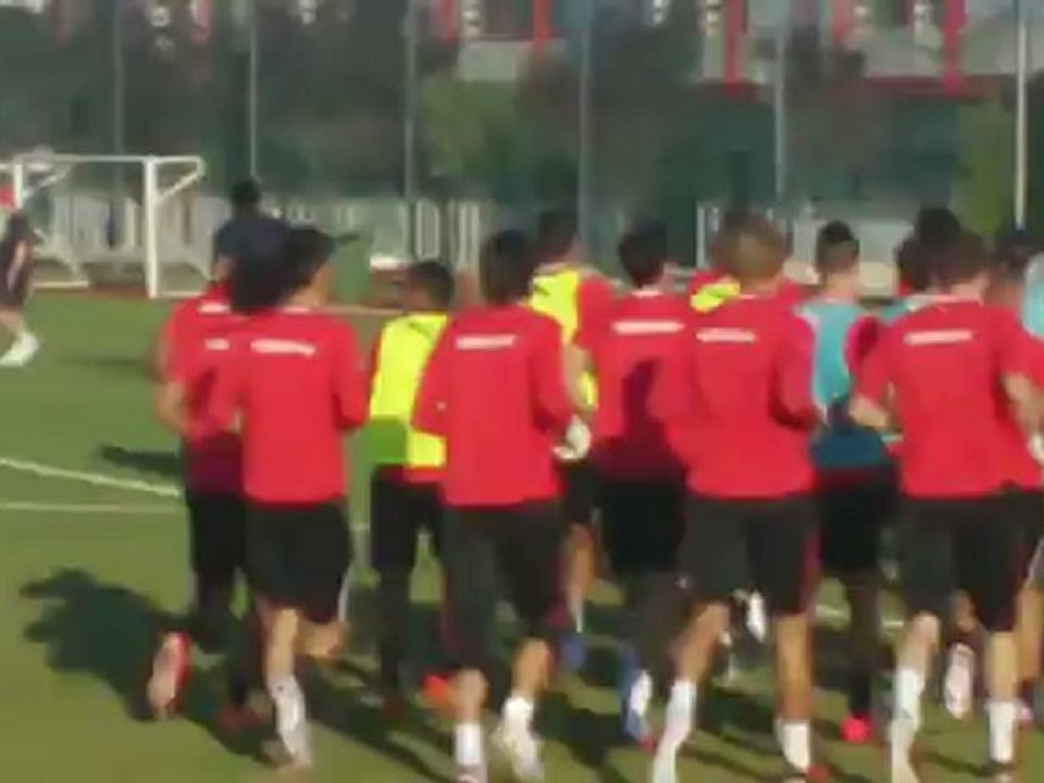 Προθέρμανση των παικτών του Ολυμπιακού - "Πρώτη" στο Ρέντη (2012-13)