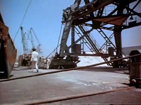 Уходит рыбак в свой опасный путь-Человек- амфибия