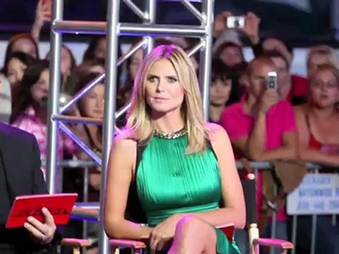 Heidi Klum Tweets Sexy Bikini Photo