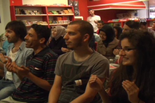 Dershanede toplu KPSS duası