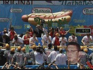 Man defends hot dog eating title in New York