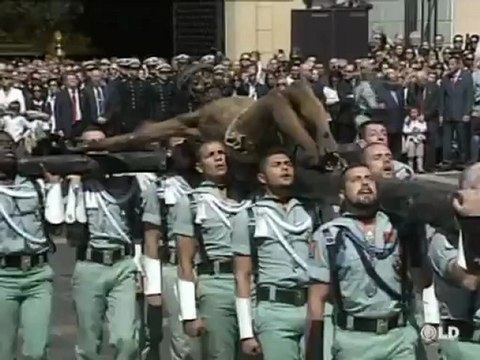 Miles de personas asisten al desembarco de la Legión en Málaga