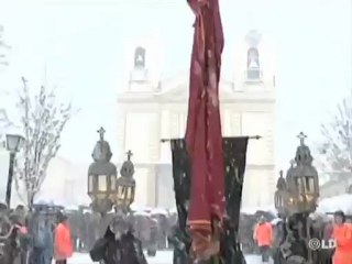La Procesión Penitencial del Santo Entierro bajo la nieve