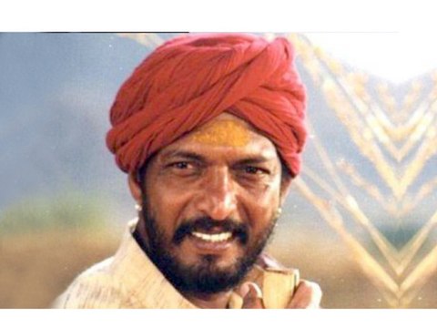 Popular Actors Nana Patekar And Mrunal Kulkarni Are Watching Rajshri Marathi