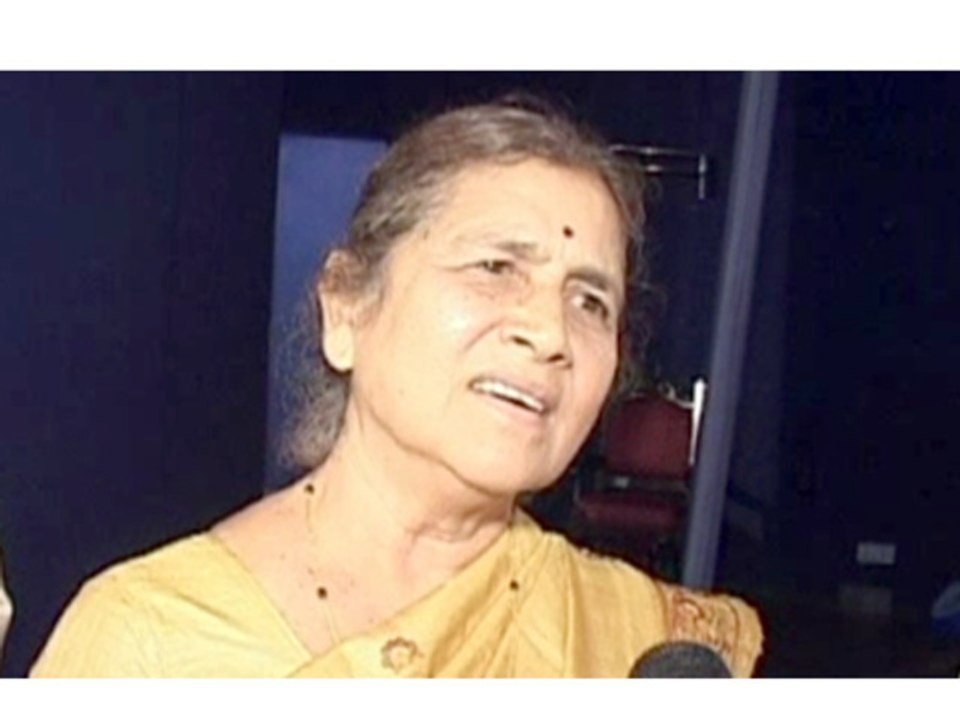 Dr Mandakini Amte Shares Her Views About Marathi Movie 'Prakash Amte, The Real Hero' - Rajshri Marathi Exclusive