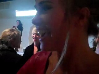 Interview with Suki Waterhouse at London Fashion Week I GRAZIA