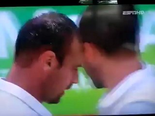 Un but marrant contre son camp en beach soccer !