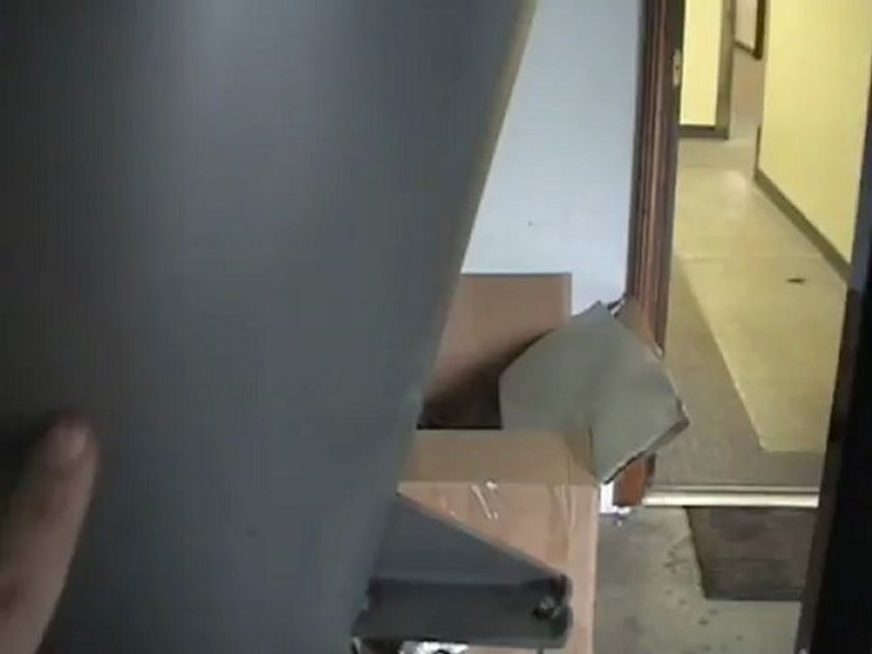 Bulk Handling Systems - Mass Flow Vibrating Feeder - Feeding Demonstrated with Material -- No Screw!